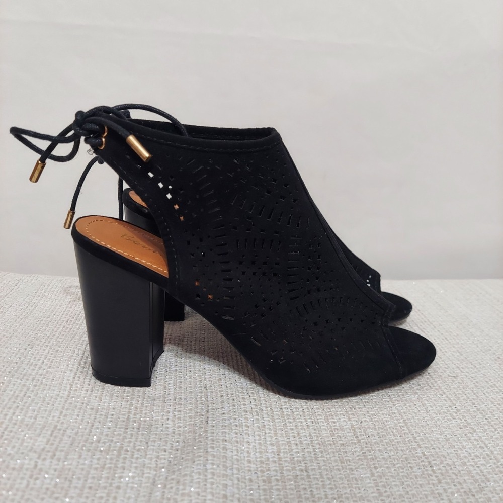 Bonnibel Women's Sandals Faux Suede Heels Ankle Peep Toe Shoes Size 8M